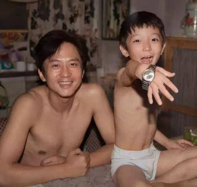 邓超,你应该学学别的男演员和女明星拍照都是怎么保持"分寸"的_王西