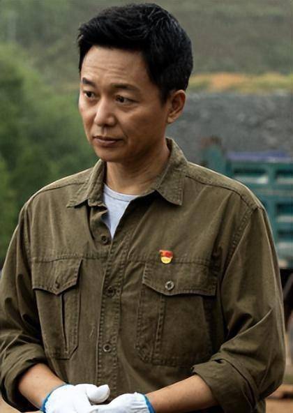 电视剧评 -《大山的女儿》:第一书记行列中的红马甲_文秀_扶贫_攻坚战