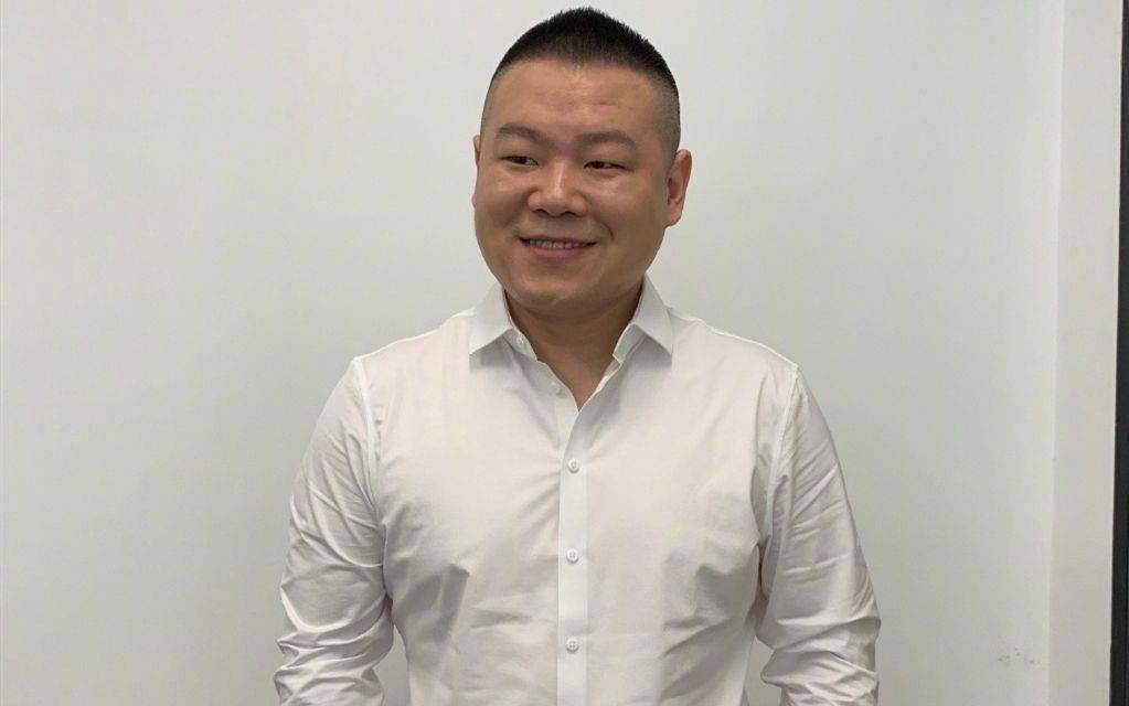 德云社岳云鹏晒自拍照,用的却是胡歌彭于晏的脸,粉丝又出神回复_网友