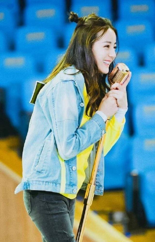 娄艺潇曾经这样说过迪丽热巴:她出道4年没有休息过一天,如果让我过她