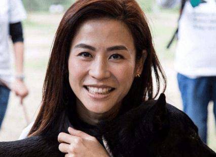 被张卫健辜负,后拒绝富二代追求,49岁依旧单身_事业_宣萱_感情