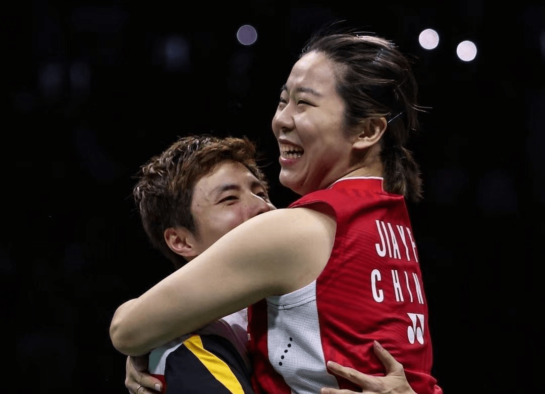 她给石宇奇擦眼泪上演摸脸杀,郎才女貌_贾一凡_网友_成功