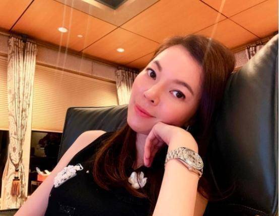 与71岁郭台铭恩爱13年,高龄想拼四胎_曾馨莹_孩子_照片