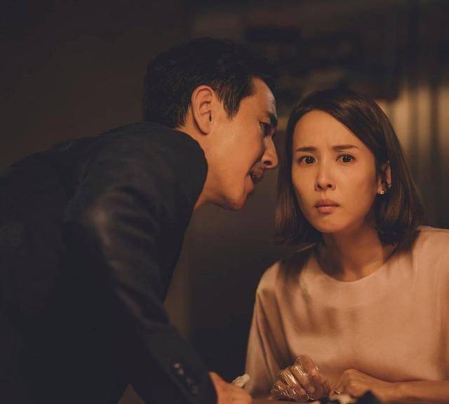 奉俊昊导演潦倒的8年,为何夫人会无怨无悔支持他?_电影_妻子_郑善英