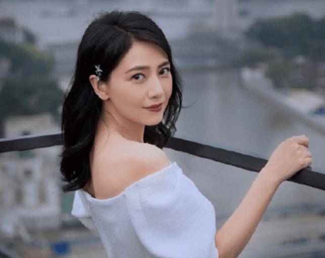 高圆圆活动生图引热议,素人镜头太美丽,网友纷纷隔空呼叫秦霄贤_女神