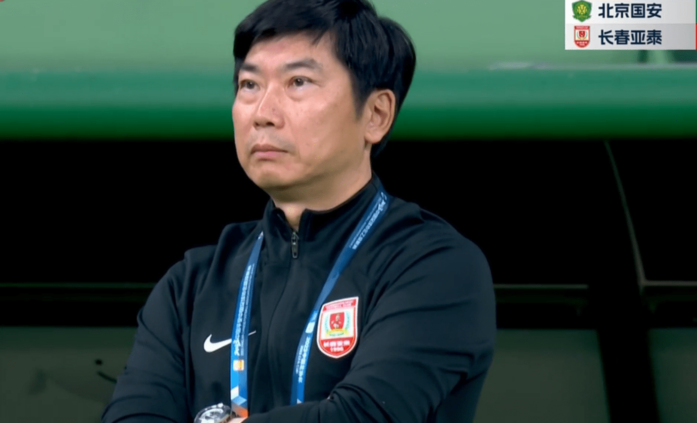 第6分钟,大禁区左侧柏杨传中,防守球员把球顶出去,外围阿代米起脚爆射