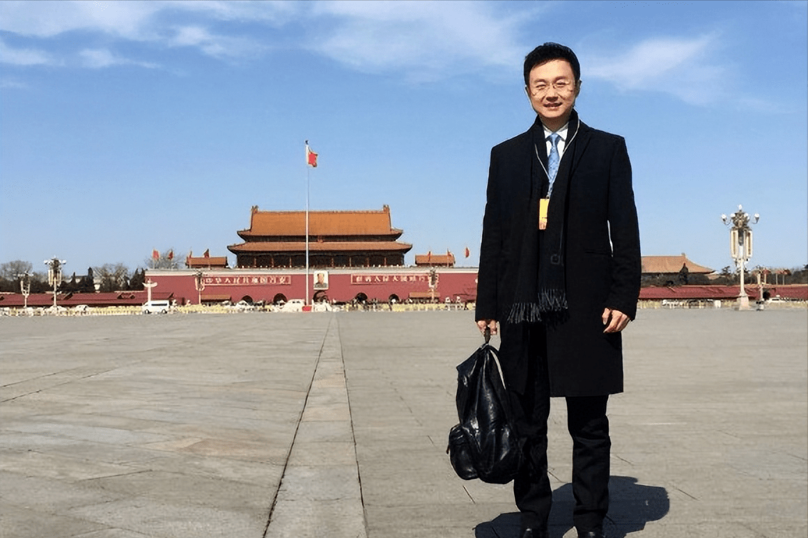 央视"门面"主播康辉位置被顶替,新人不容小觑,妻子是熟悉的她_刚强