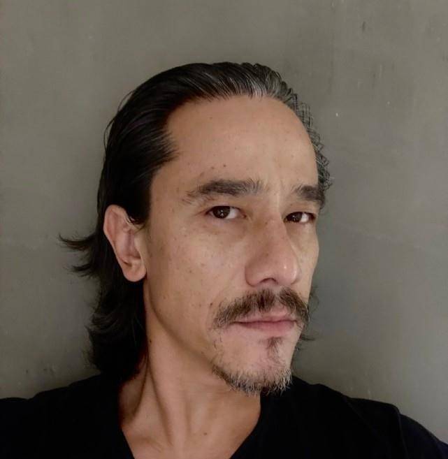 港星吴耀汉儿子近况曝光,胡子拉碴头发花白,不结婚不工作惹争议