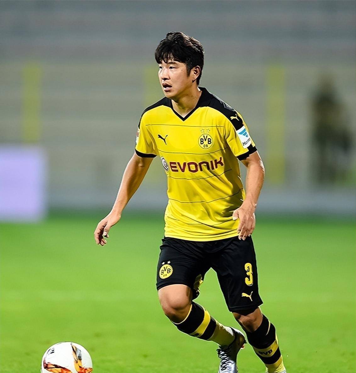 回归家庭照顾患癌妻子,曾效力多特蒙德_朴柱昊_的足球_儿子