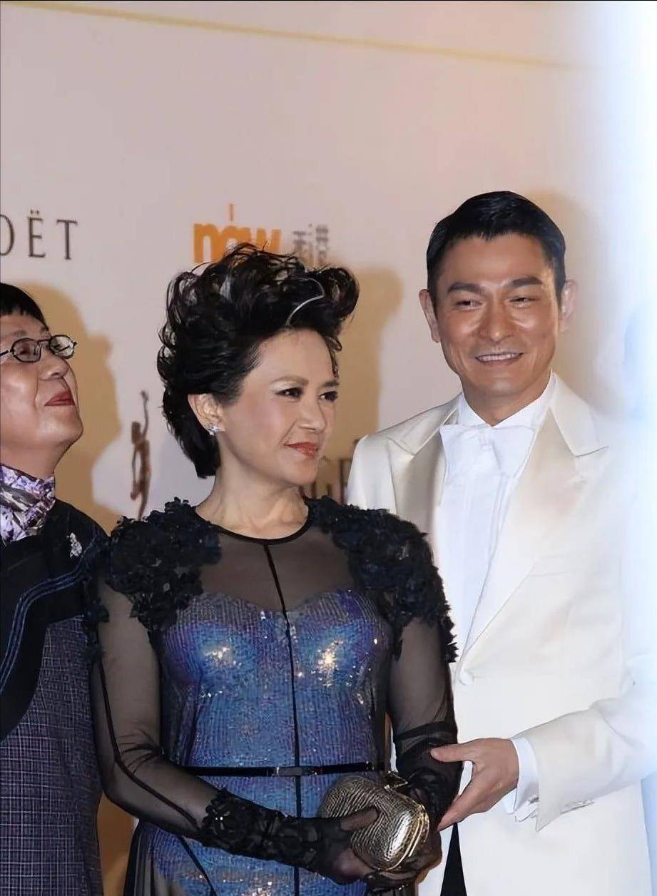 第二:叶德娴的搭配分析1.