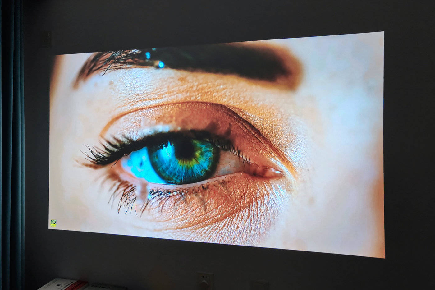 双倍亮度+JBL原装音响,表现到底如何?极米子品牌快乐星球O3投影深度评测