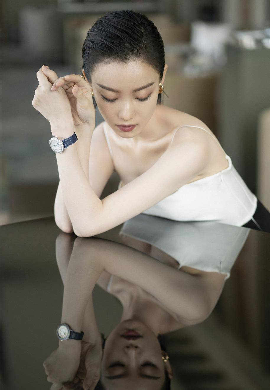 倪妮气质长裙,精致的脸蛋气质满满,好诱惑_身材_连衣裙_时尚