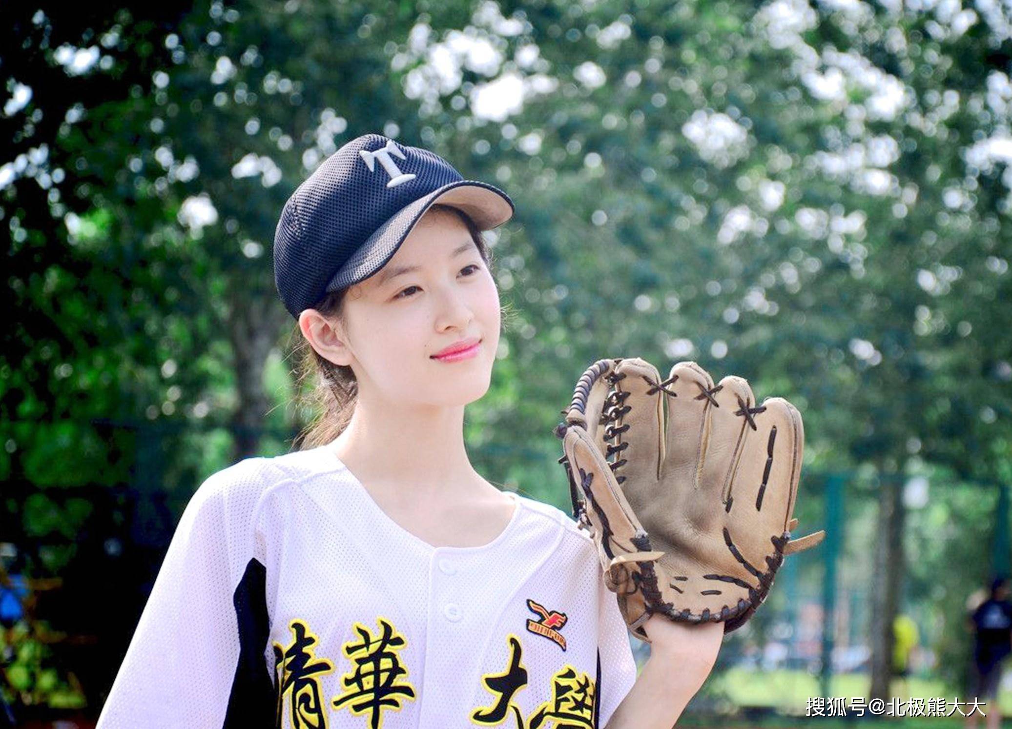 被王思聪骂是"睡二代",章泽天的上位之路究竟有多不堪?