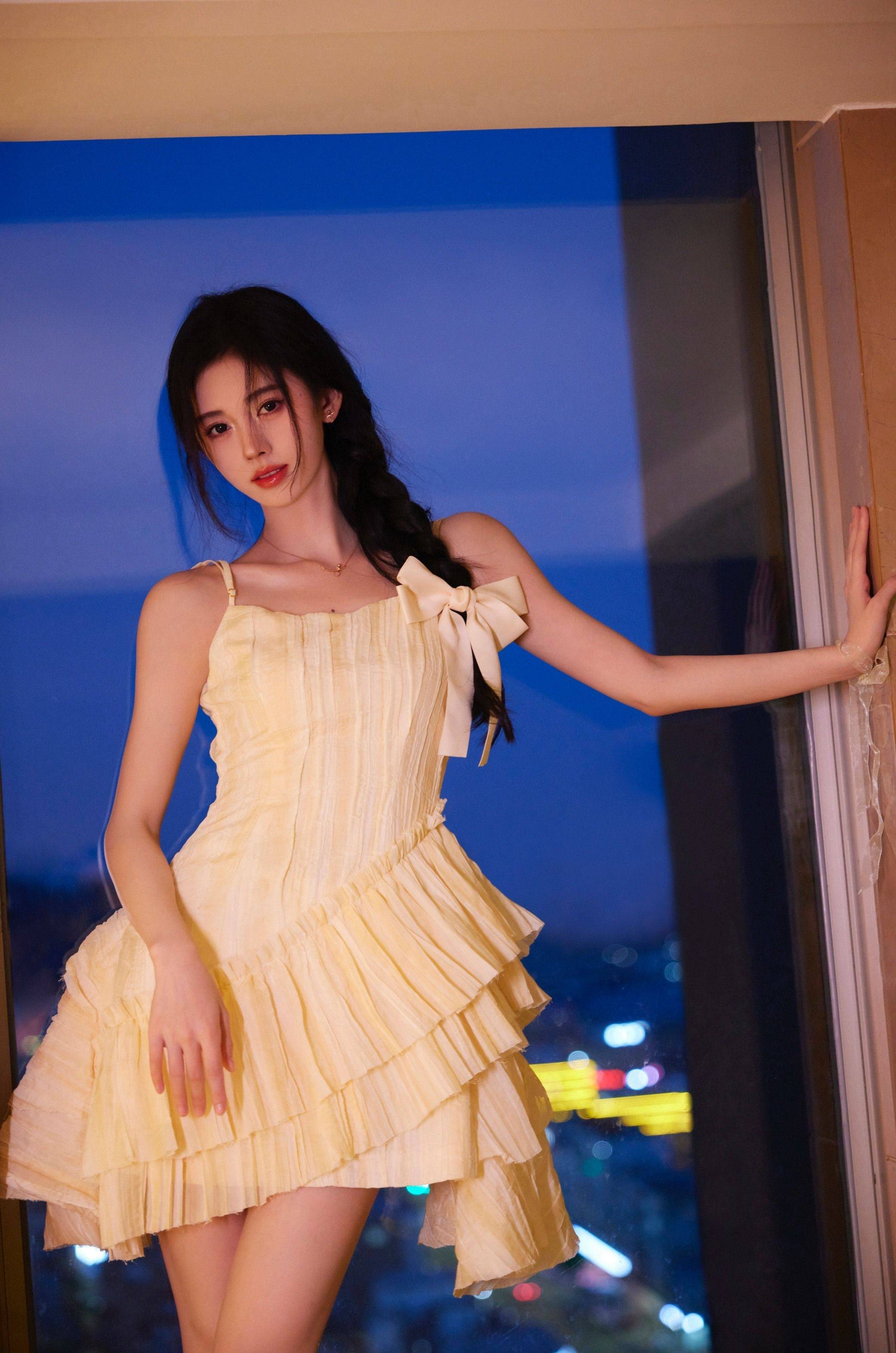 鞠婧祎黄色连衣裙美腿性感写真_身材_网友_支持