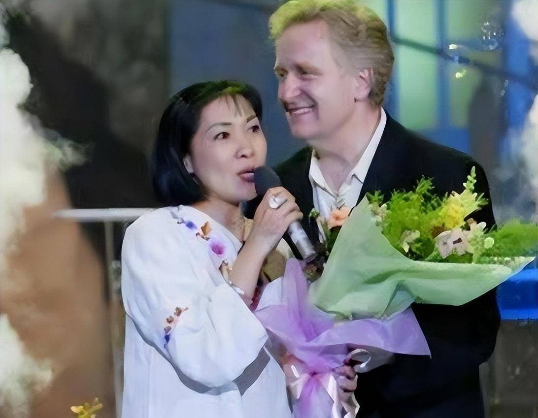 沈丹萍:首位嫁给外国人的中国女星,一天提100次分手,39年没离