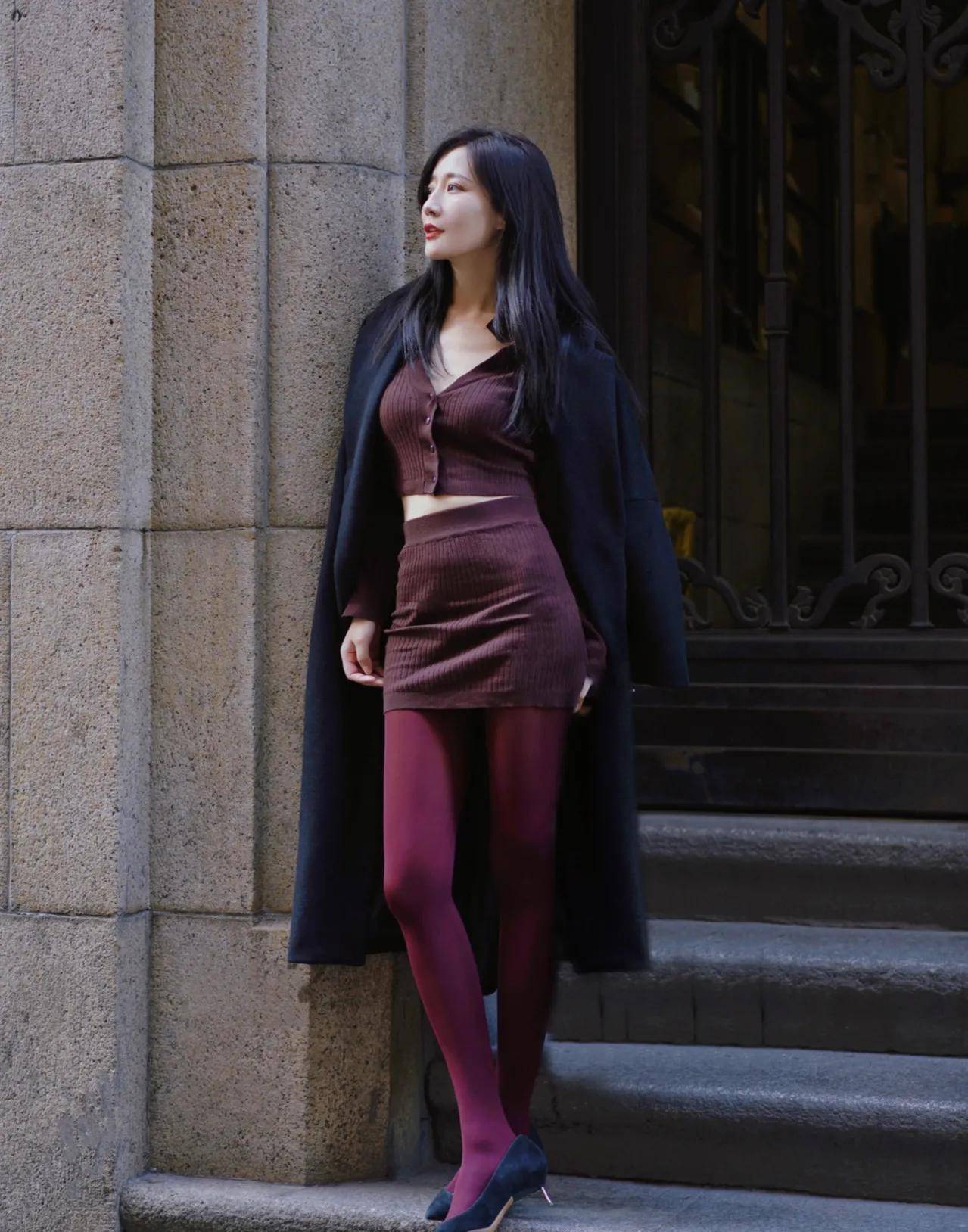 为什么40岁的女性朋友都喜欢红丝袜?_小雪_红色_红袜子