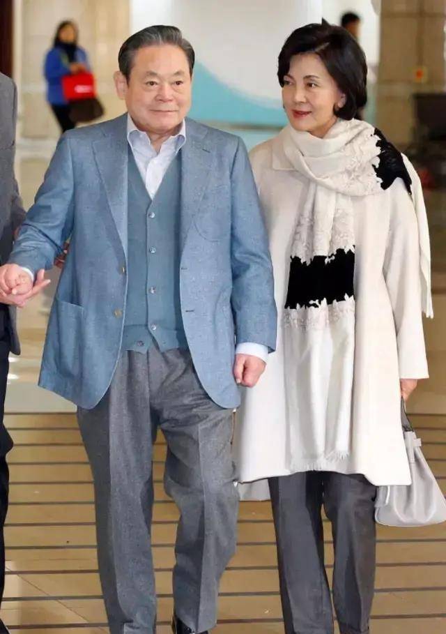 三星皇太后洪罗喜:22岁嫁给李健熙,生3女1子,丈夫死后成女首富_女儿