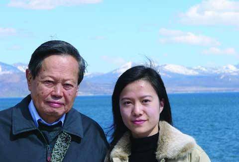 原创            杨振宁的原配妻子，携手丈夫度过53年，气质和长相与翁帆均很相似（杨振宁原配夫人是谁的女儿呢视频）