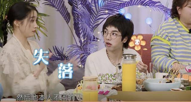 关晓彤抱怨华晨宇不回消息,给贾玲送祝福不理,得到的回应好敷衍_王牌