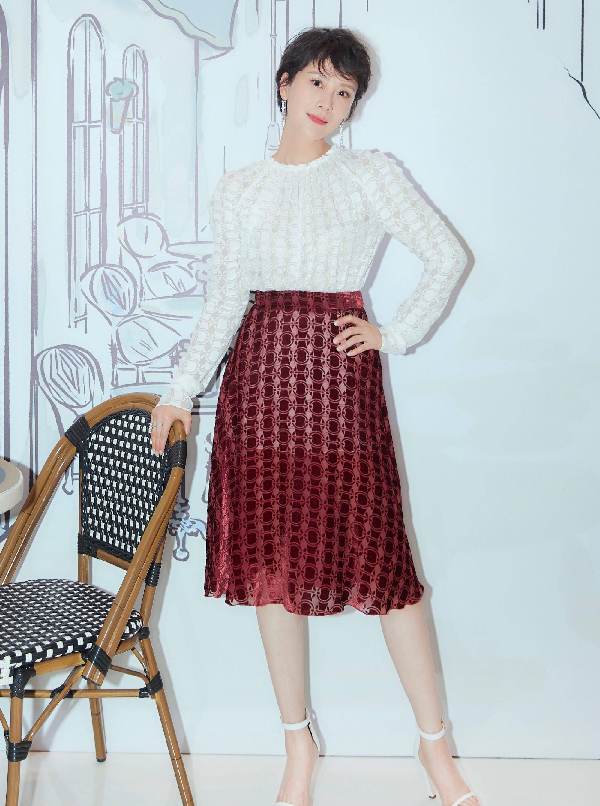 梨形身材的特点是上半身瘦,下半身胖.