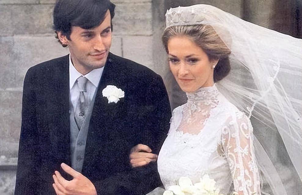 漂亮的百万富翁之女彭妮:陪伴菲利普亲王40多年,敢抢女王的风头_情人