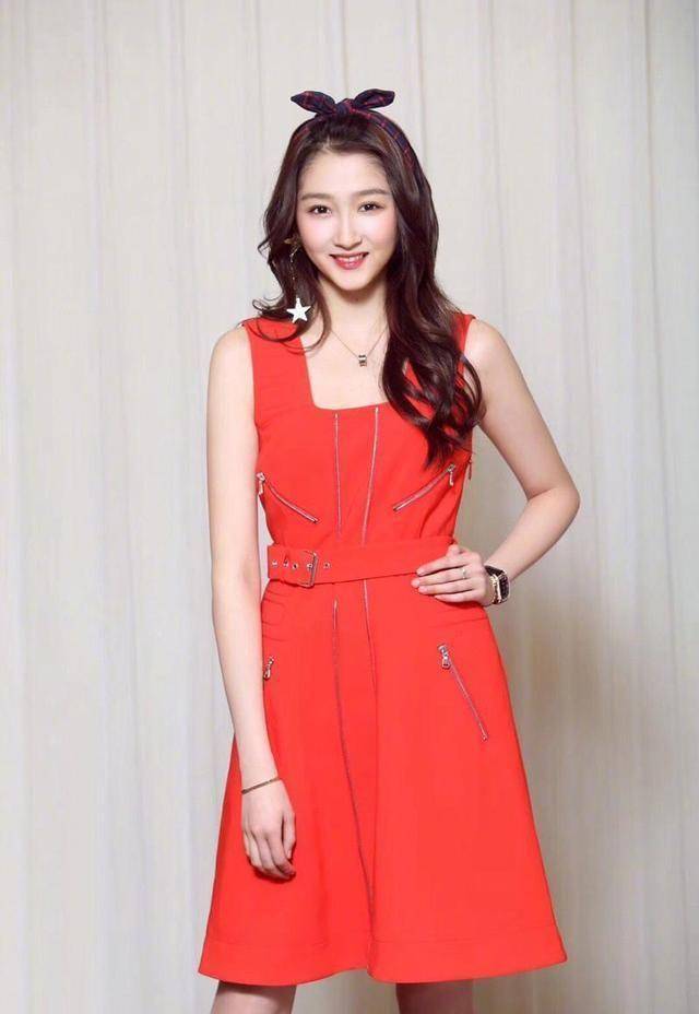 关晓彤从小就知道存钱的重要性,小时候存钱是为了防范风险_明星_郑爽