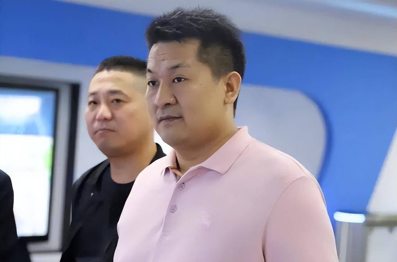 佘伦凯:靠坑中国人敛财21亿,贩卖人口,全球通缉8年后还是栽了_佘智江