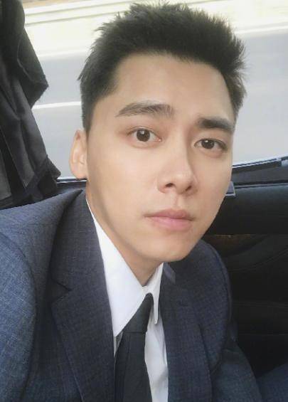 韩延,张一白晒照为李易峰庆生,三人同框超有爱,朱一龙却没反应_生日