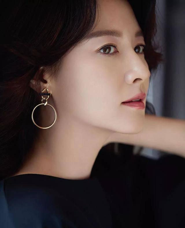 韩国流行乐组合u-kisss捐赠了一千万韩元,歌手李冬根捐赠一千万韩元等