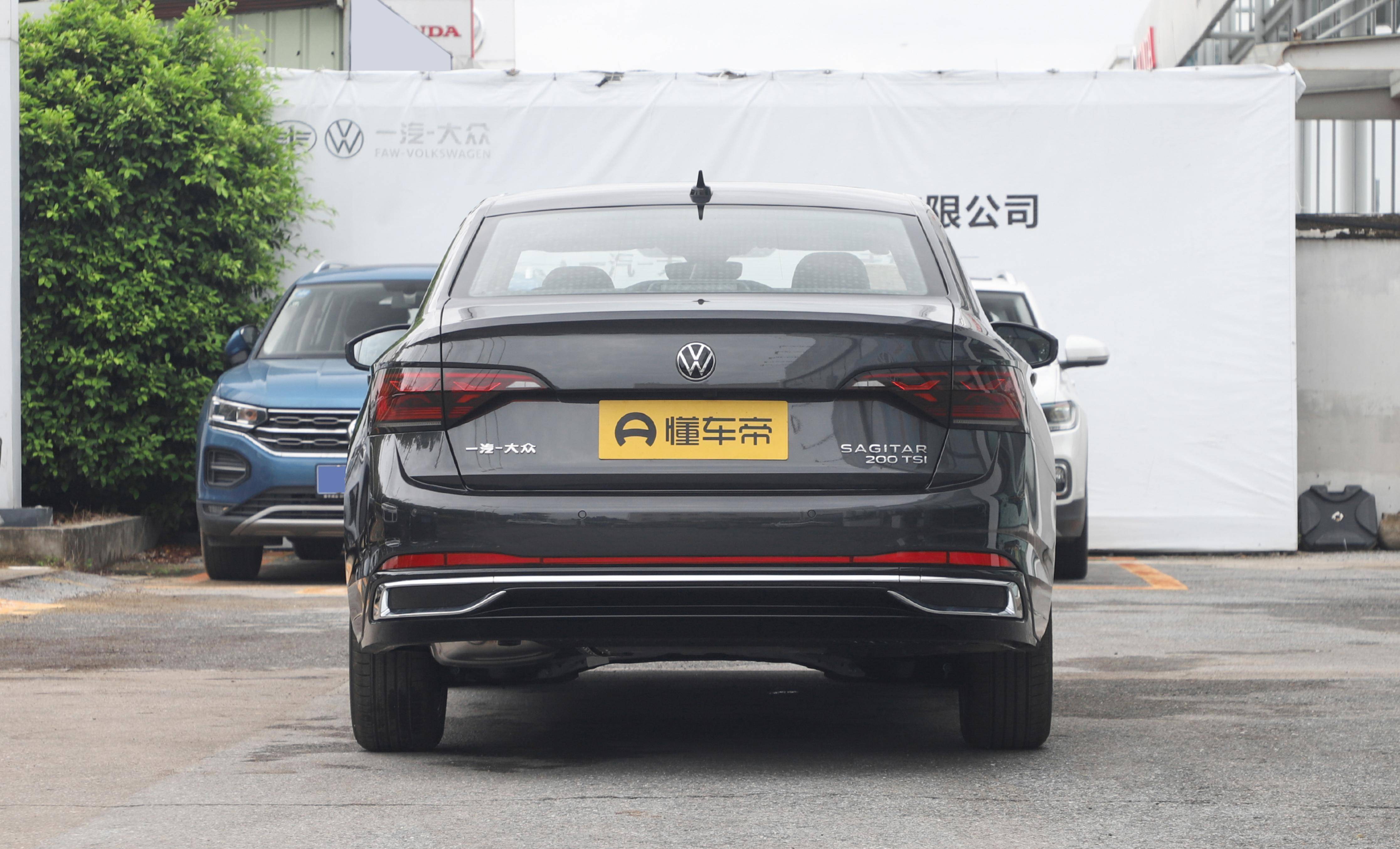 速腾准备打翻身仗,降价2.3万,车长达4791mm,能否超越轩逸?