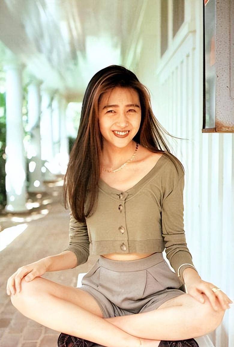 51岁工藤静香中性美又飒,大腿细到只剩骨头,住所疑遭袭击_木村_黑色