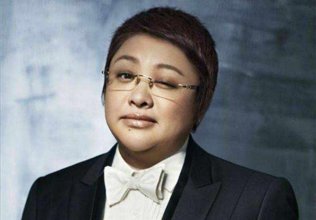 韩红的名字亮了:她回应议论时用的那个词语,是重点_公益_压力_个人