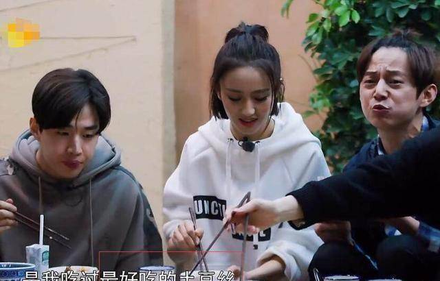 何炅为捍卫黄磊大厨地位花式夸赞,佟丽娅在一旁却默不作声_戚薇_美味