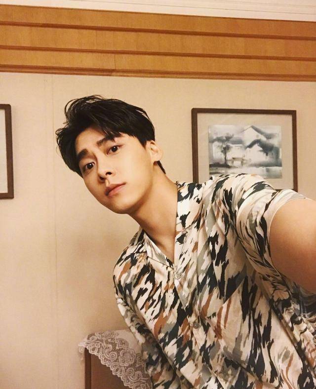 韩延为李易峰庆生,并商量了一件大事,《动物世界2》要开拍吗?