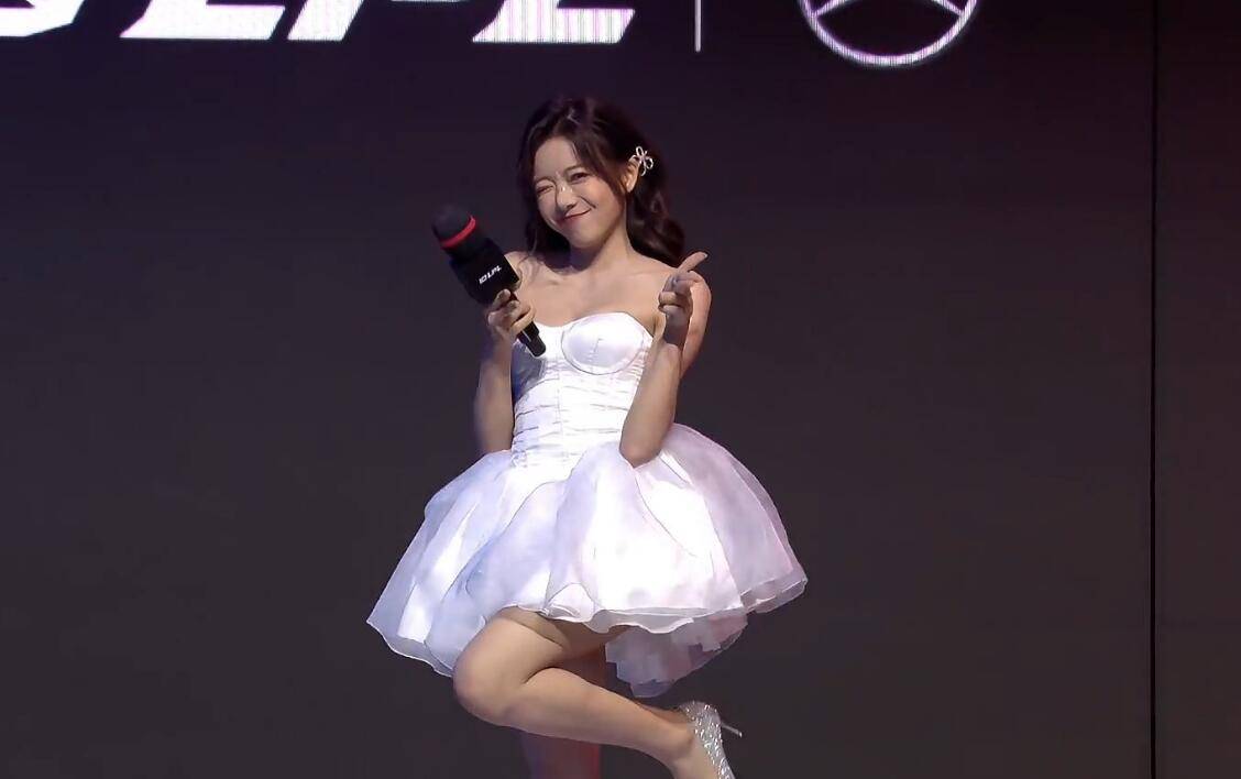 骆歆重回主持lpl夏季赛,评论区余霜粉丝怒喷"卖肉的"_比赛_网友_双方