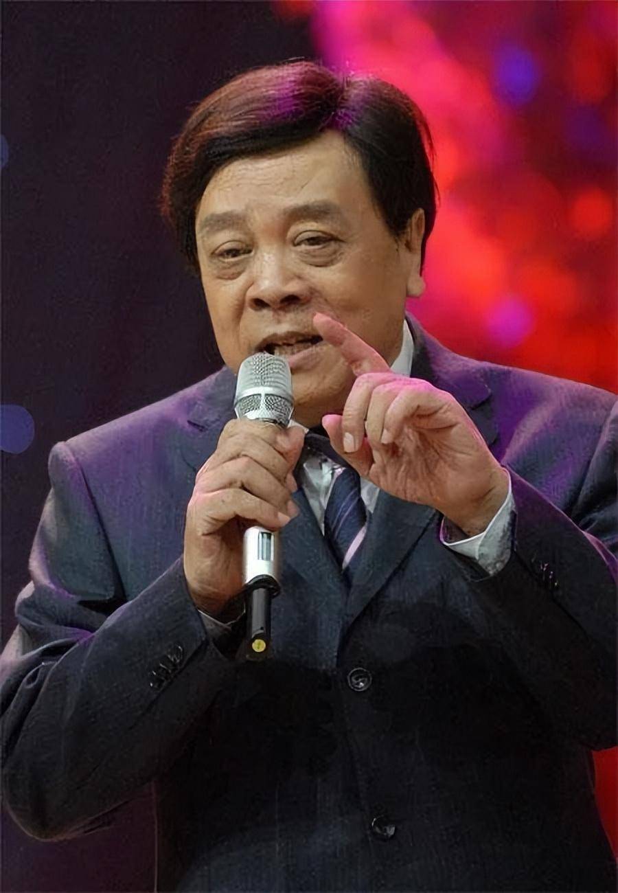 他主持的《人与自然》,《动物世界》都给观众留下了非常深刻的印象.
