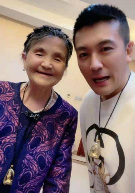 皱纹深如枯树皮,创业艰辛现拥5万平豪宅_杨子_妈妈_母亲