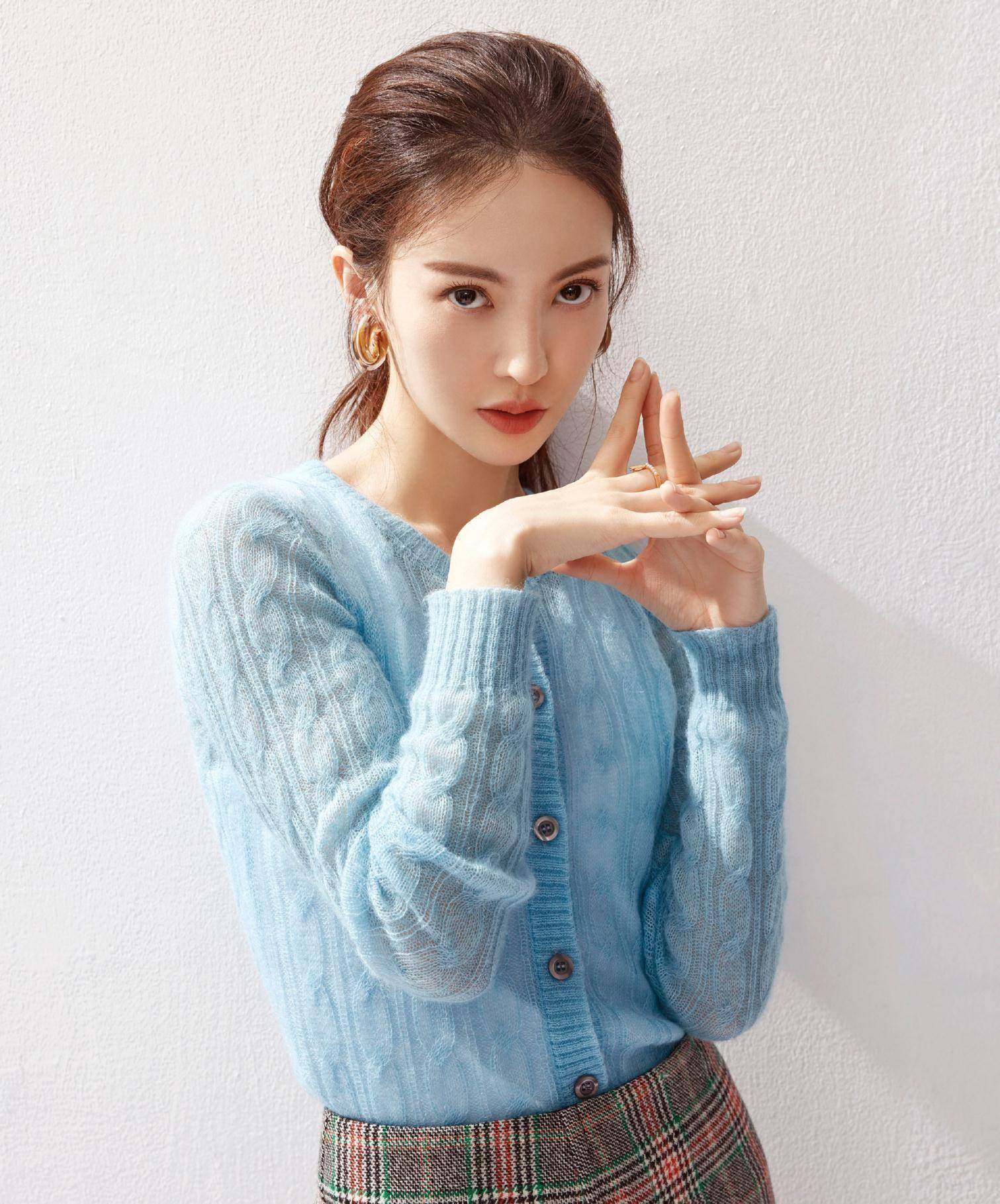 金晨美出新高度,粉钻礼裙优雅大气,私服穿搭更是简约又时尚_风格_造型