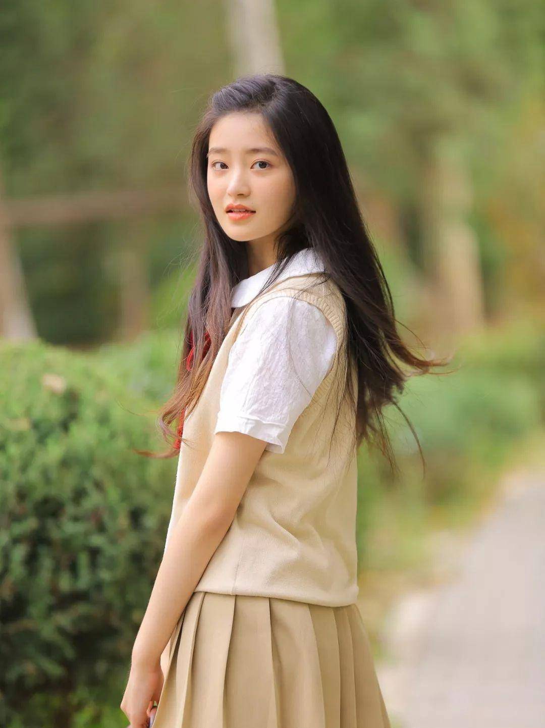 她出演过现代青春励志电视剧《旋风少女第二季》中松柏道馆成员邓萍萍