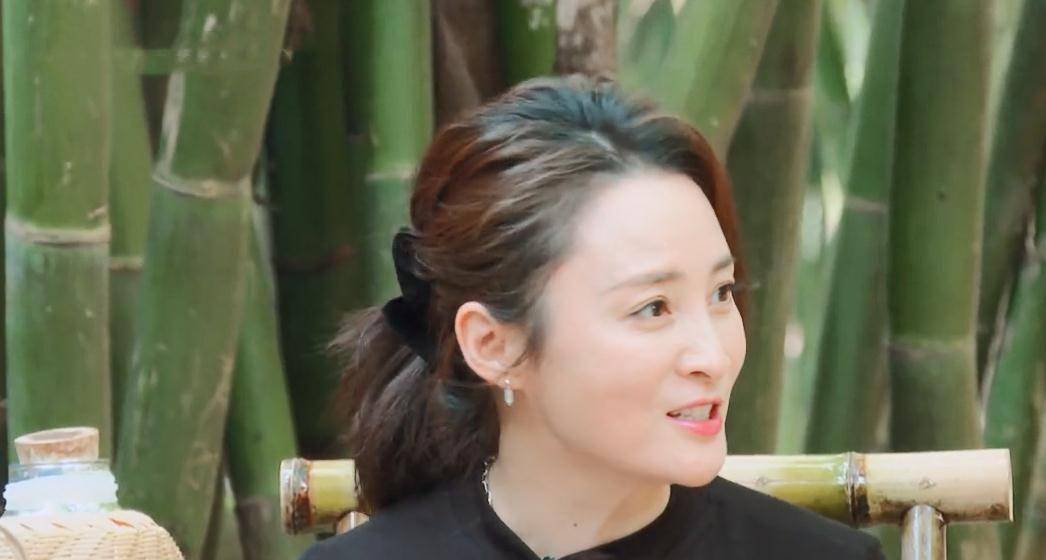 蒋勤勤不留情面当众怼老公,不给刘涛台阶下,是真性情还是低情商