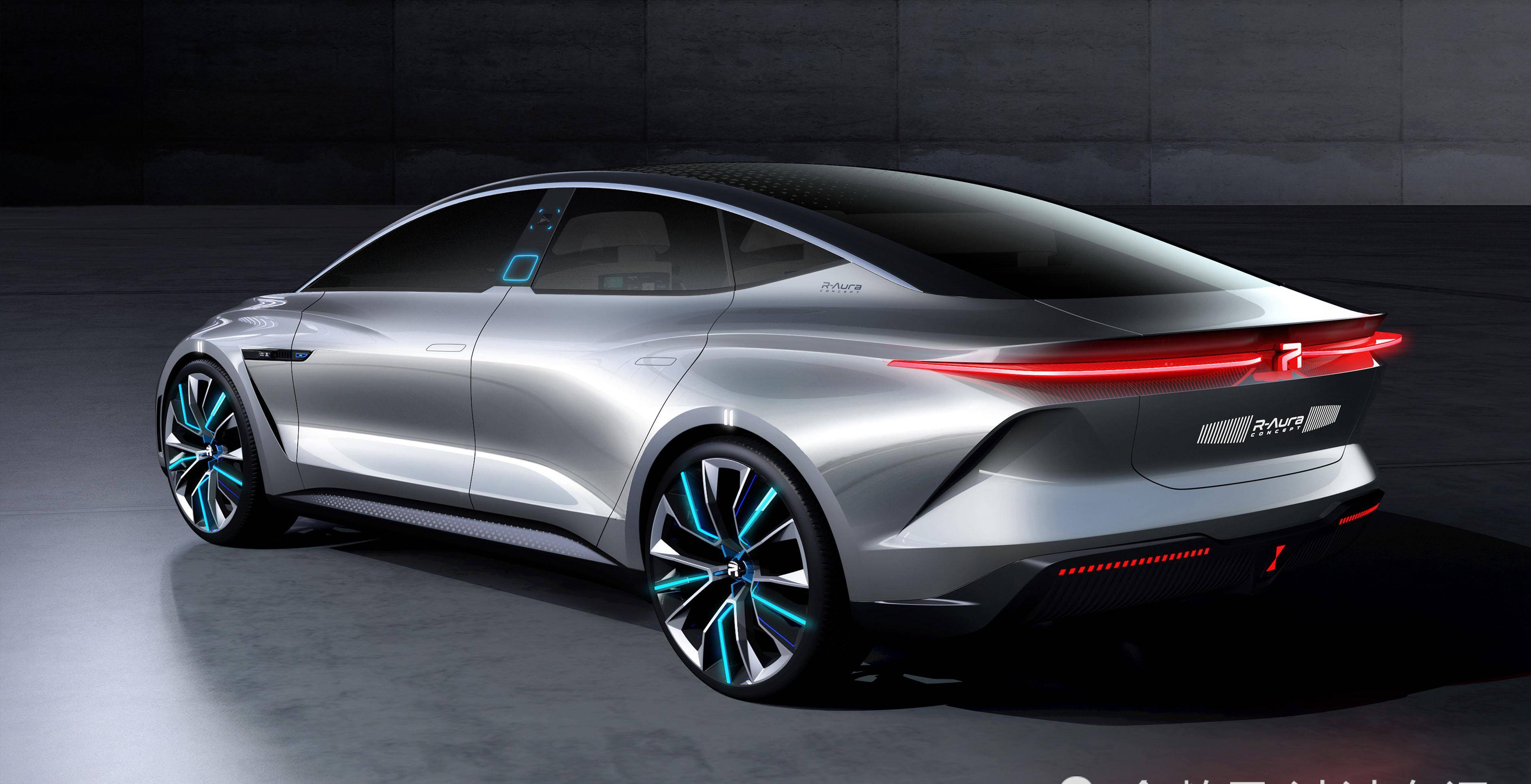 极光号的车身侧面很有流线感,车顶采用了一个造型很