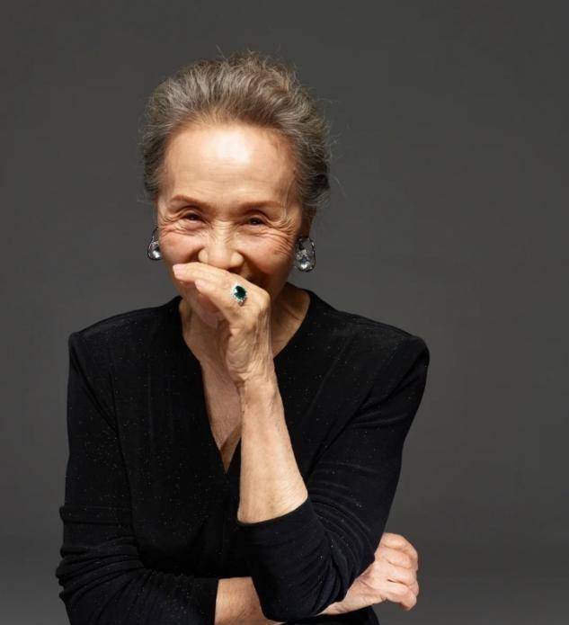 这是女人老了最真实的样子:83岁的吴彦姝,不装美不显老,真的很优雅
