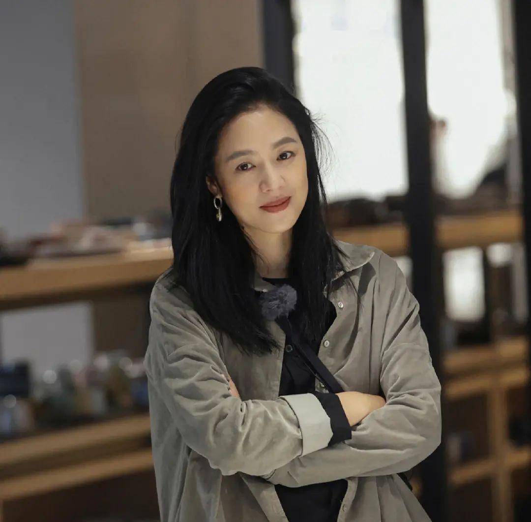 45岁周韵穿搭走红!