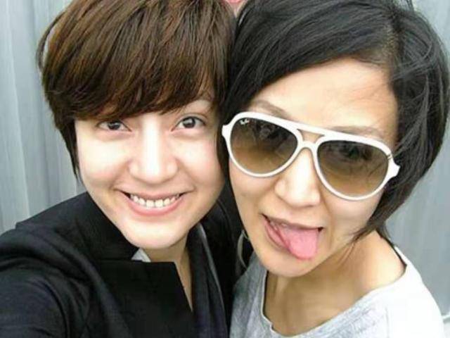 姐妹花嫁给陆毅郭京飞,妹妹结婚毫不知情,网友:"真姐妹花"_鲍蕾_鲍莉