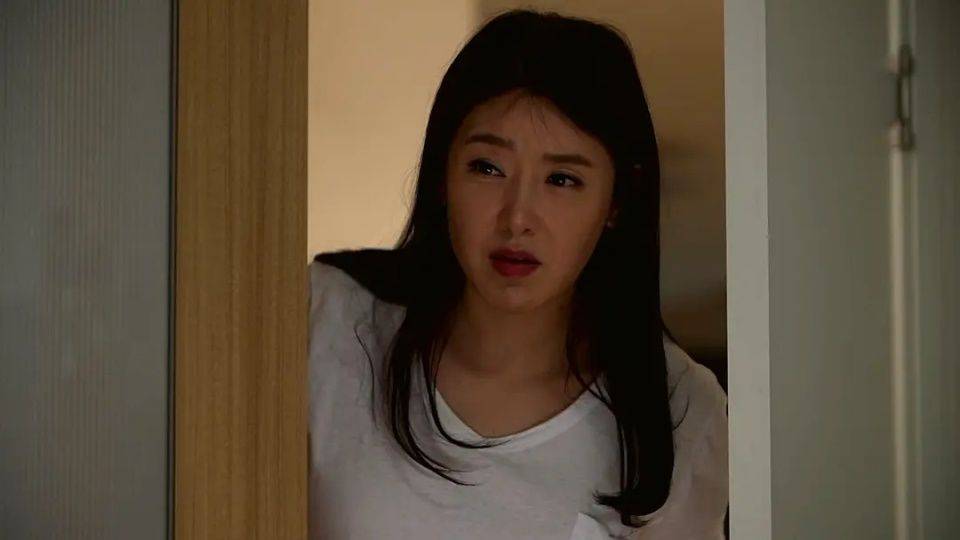 尺度伦理电影《妈妈的朋友2》影评:用青春和欲望探索禁忌爱情_影片