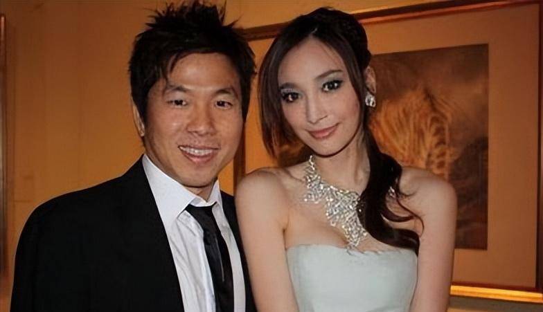 吴佩慈:力压大s跻身"芭比娃娃",6年生4胎,只为嫁纪晓波_因为_对方