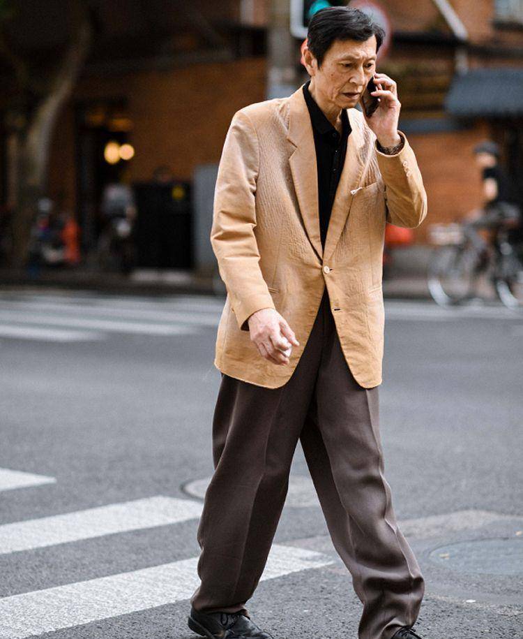 建议六七十岁男人:衣不花哨,裤不上膝,发不油腻,显年轻更气质