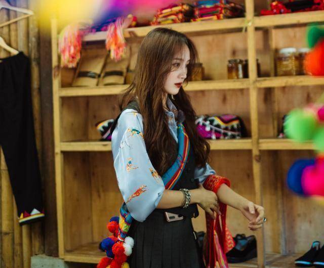 刚出被窝睡衣抢镜,宁静被喊杨幂不悦_张雨绮_李斯丹妮