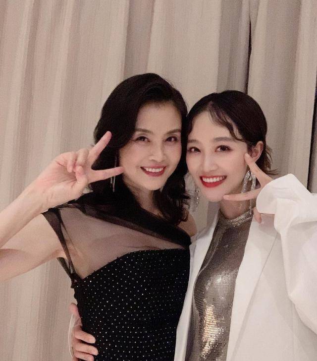 《浪姐》刚结束就立马进组拍戏,而且还是鼎鼎大名的大导演冯小刚的戏