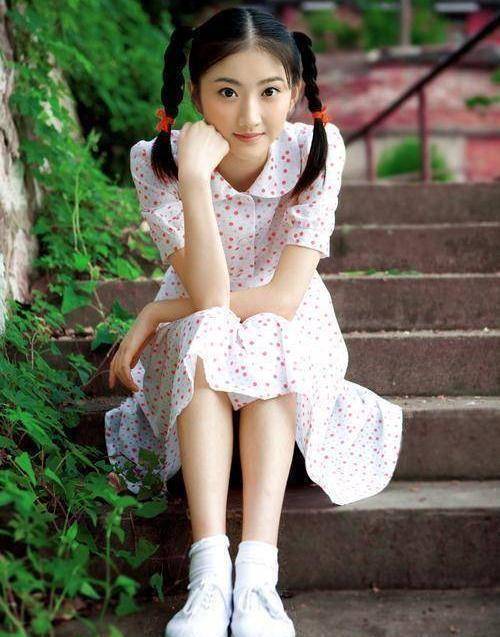 景甜的故事,为什么一直被叫"资源咖",看完她的履历你就知道_强捧_海报